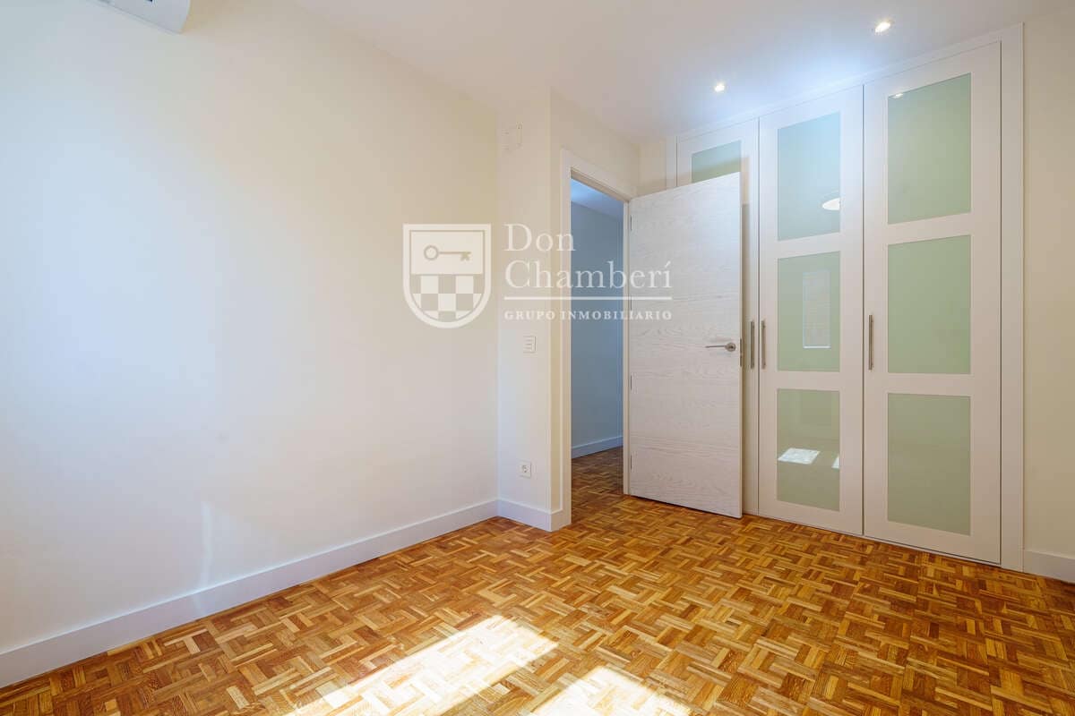 2 soveværelse Lejlighed til salg i Madrid by - € 790.000 (Ref: 10176252)