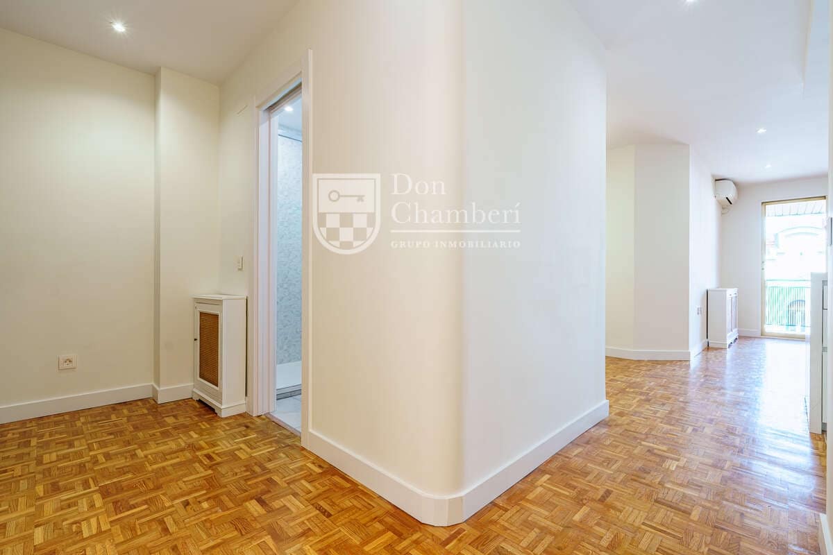 2 soveværelse Lejlighed til salg i Madrid by - € 790.000 (Ref: 10176252)