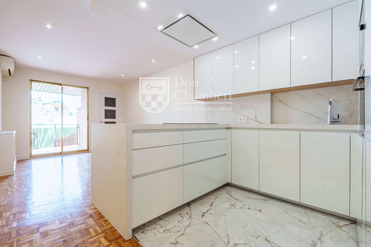 2 soveværelse Lejlighed til salg i Madrid by - € 790.000 (Ref: 10176252)