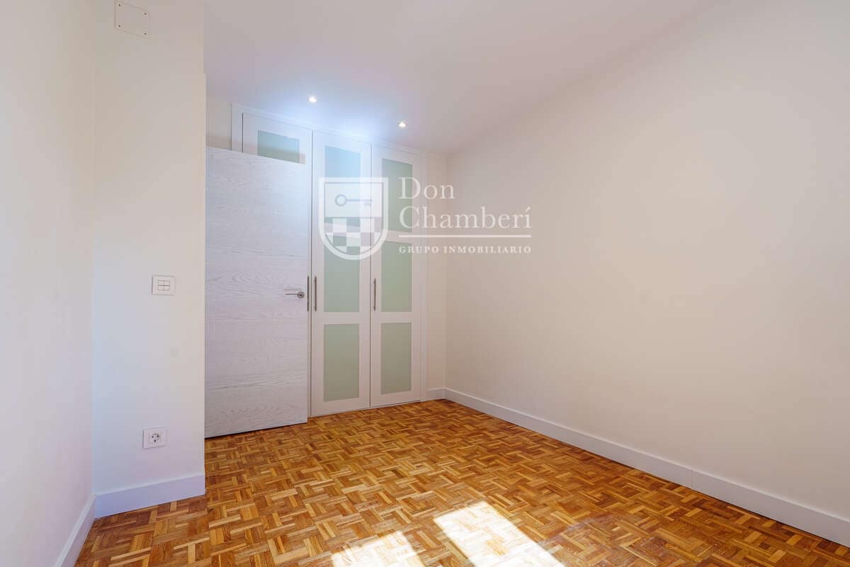 2 soveværelse Lejlighed til salg i Madrid by - € 790.000 (Ref: 10176252)