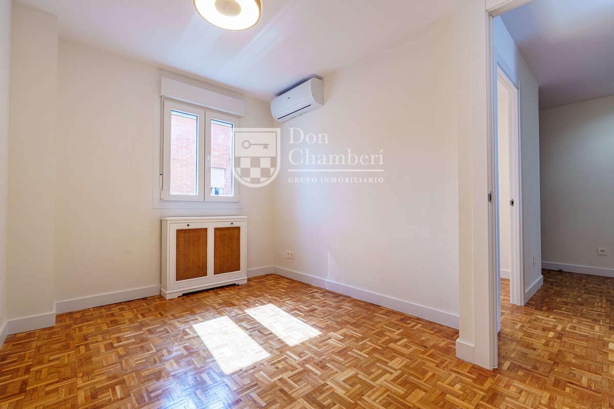 2 soveværelse Lejlighed til salg i Madrid by - € 790.000 (Ref: 10176252)