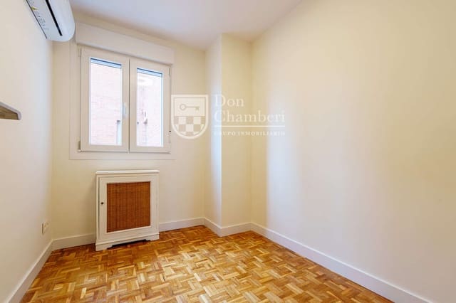 2 slaapkamer Flat te koop in Chamberí, Madrid stad - € 790.000 (Ref: 10176252)