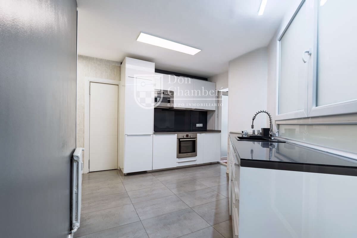 6 makuuhuone Asunto vuokrattavana paikassa Madrid kaupunki - 3 400 € (Ref: 9416137)