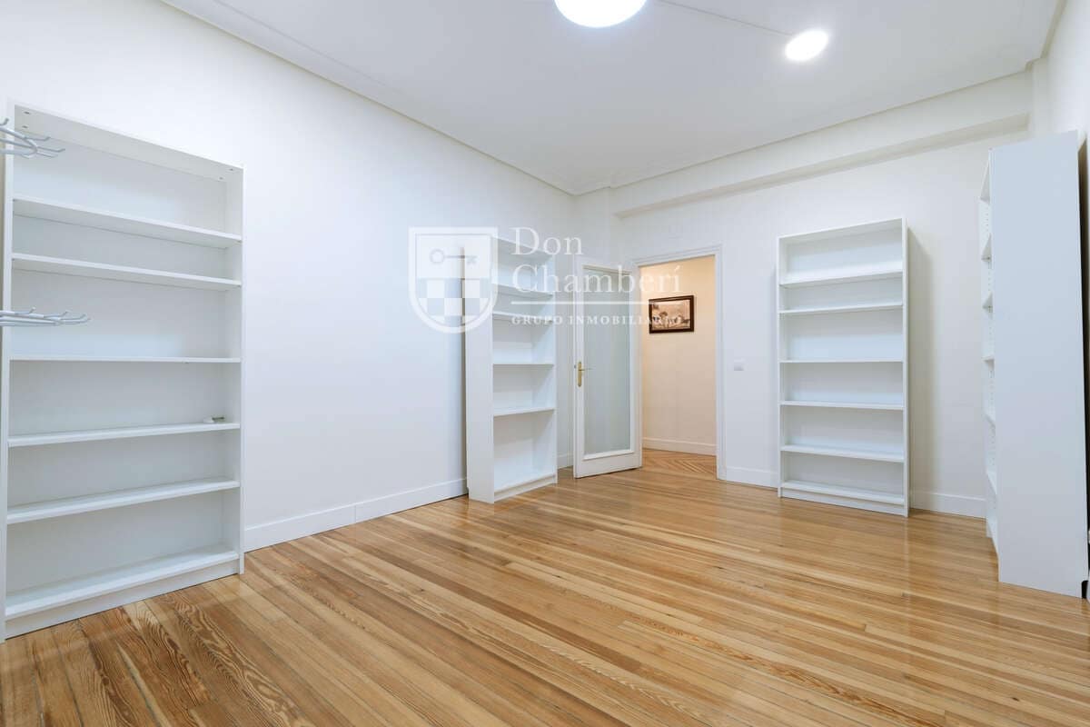 6 makuuhuone Asunto vuokrattavana paikassa Madrid kaupunki - 3 400 € (Ref: 9416137)