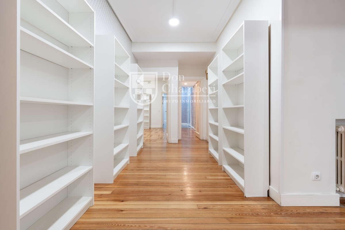 6 makuuhuone Asunto vuokrattavana paikassa Madrid kaupunki - 3 400 € (Ref: 9416137)