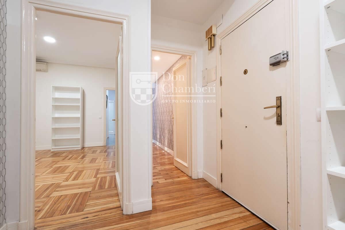6 makuuhuone Asunto vuokrattavana paikassa Madrid kaupunki - 3 400 € (Ref: 9416137)