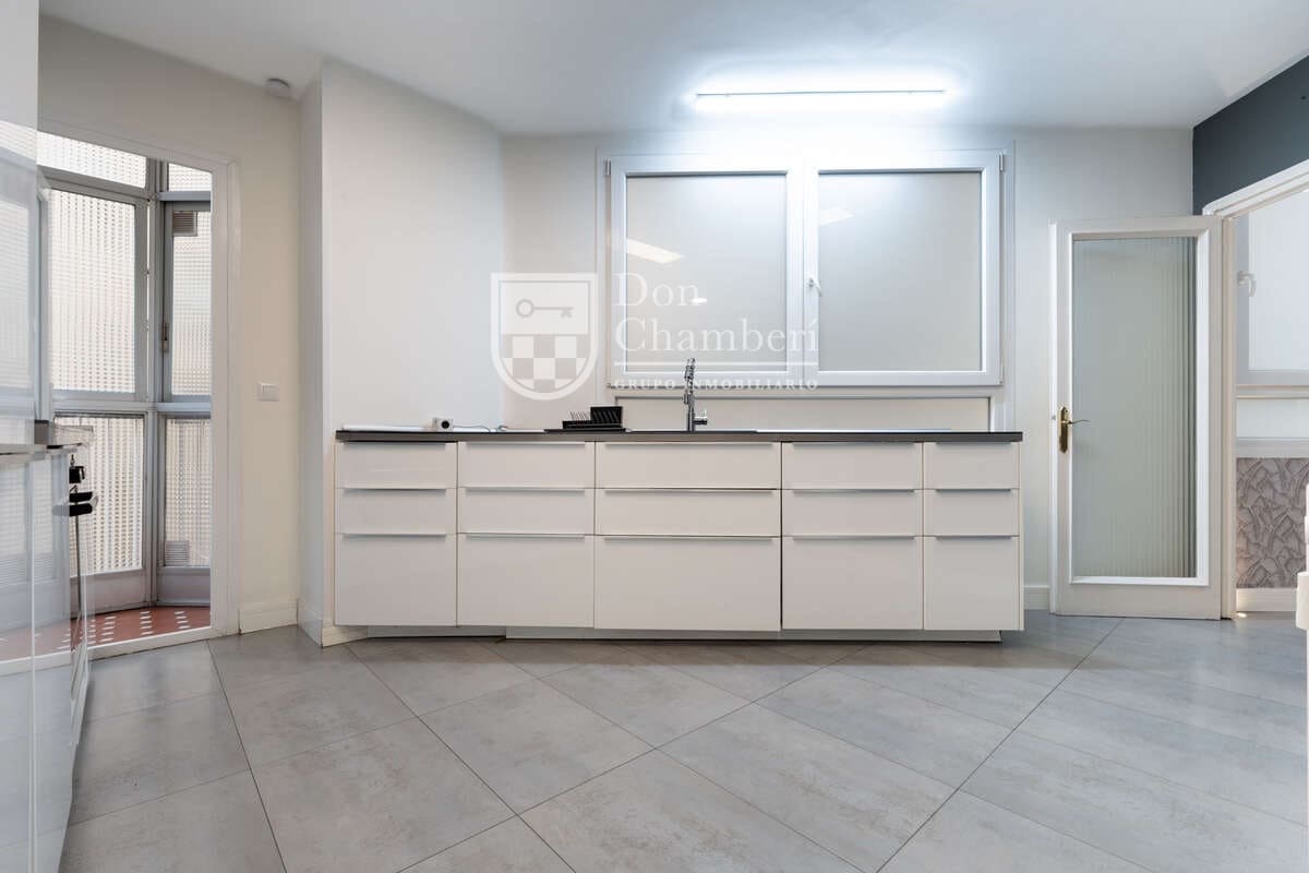 6 makuuhuone Asunto vuokrattavana paikassa Madrid kaupunki - 3 400 € (Ref: 9416137)