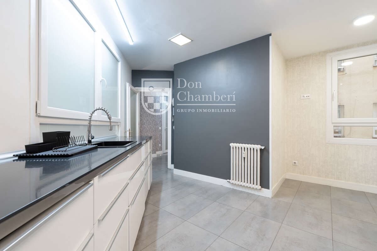 6 makuuhuone Asunto vuokrattavana paikassa Madrid kaupunki - 3 400 € (Ref: 9416137)