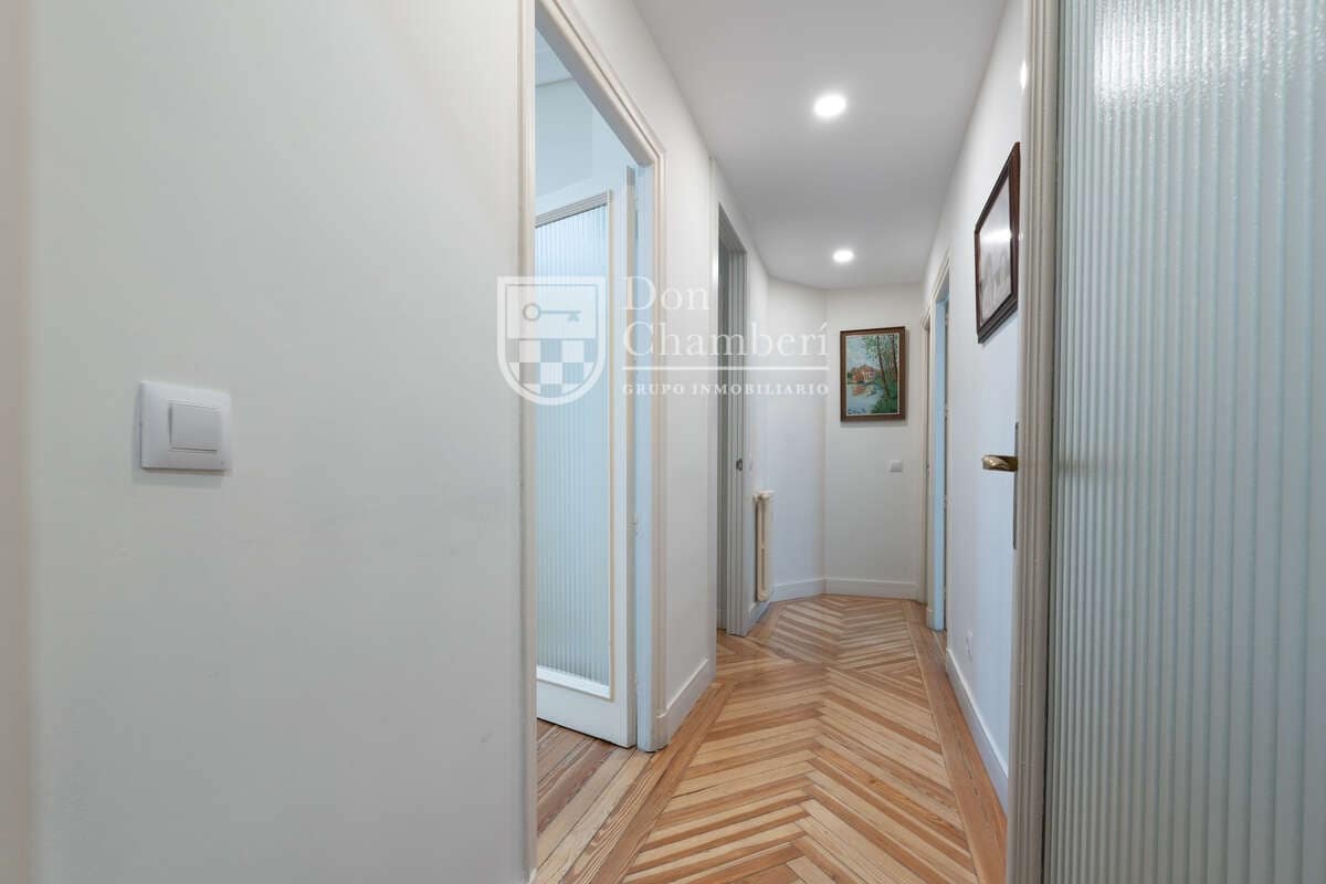 6 makuuhuone Asunto vuokrattavana paikassa Madrid kaupunki - 3 400 € (Ref: 9416137)