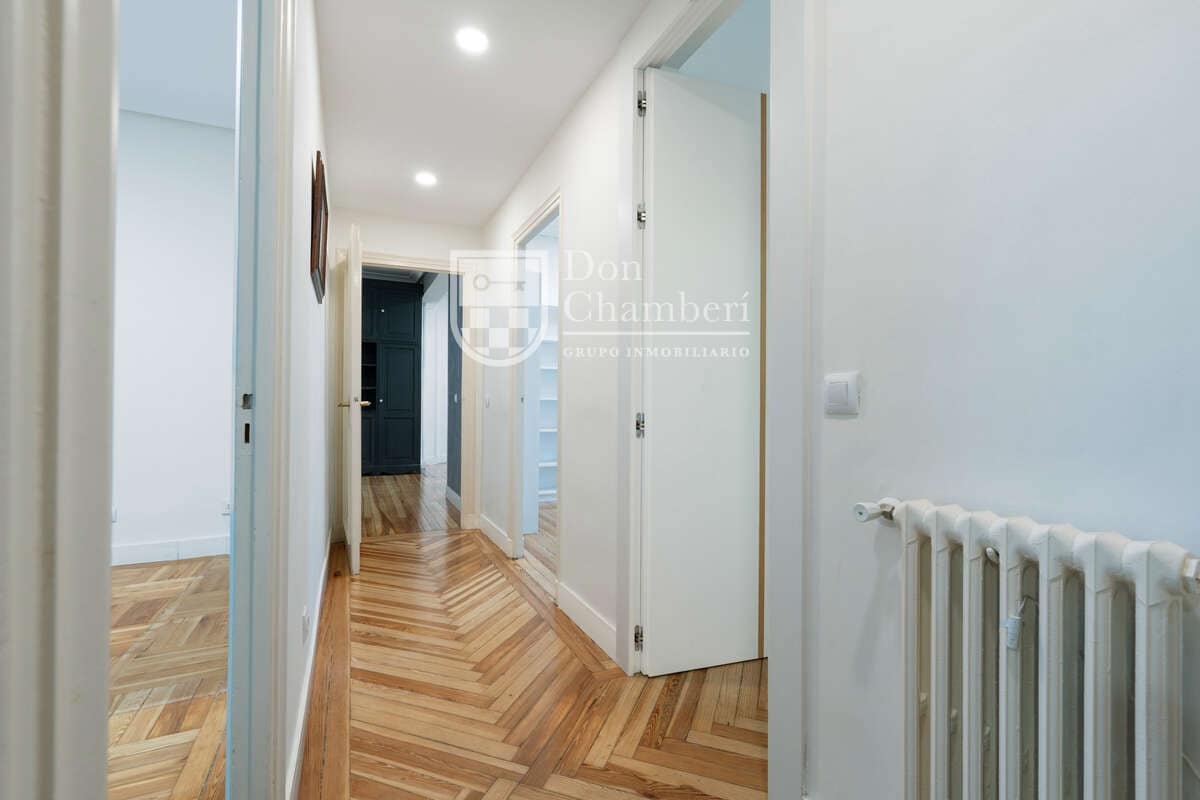 6 makuuhuone Asunto vuokrattavana paikassa Madrid kaupunki - 3 400 € (Ref: 9416137)