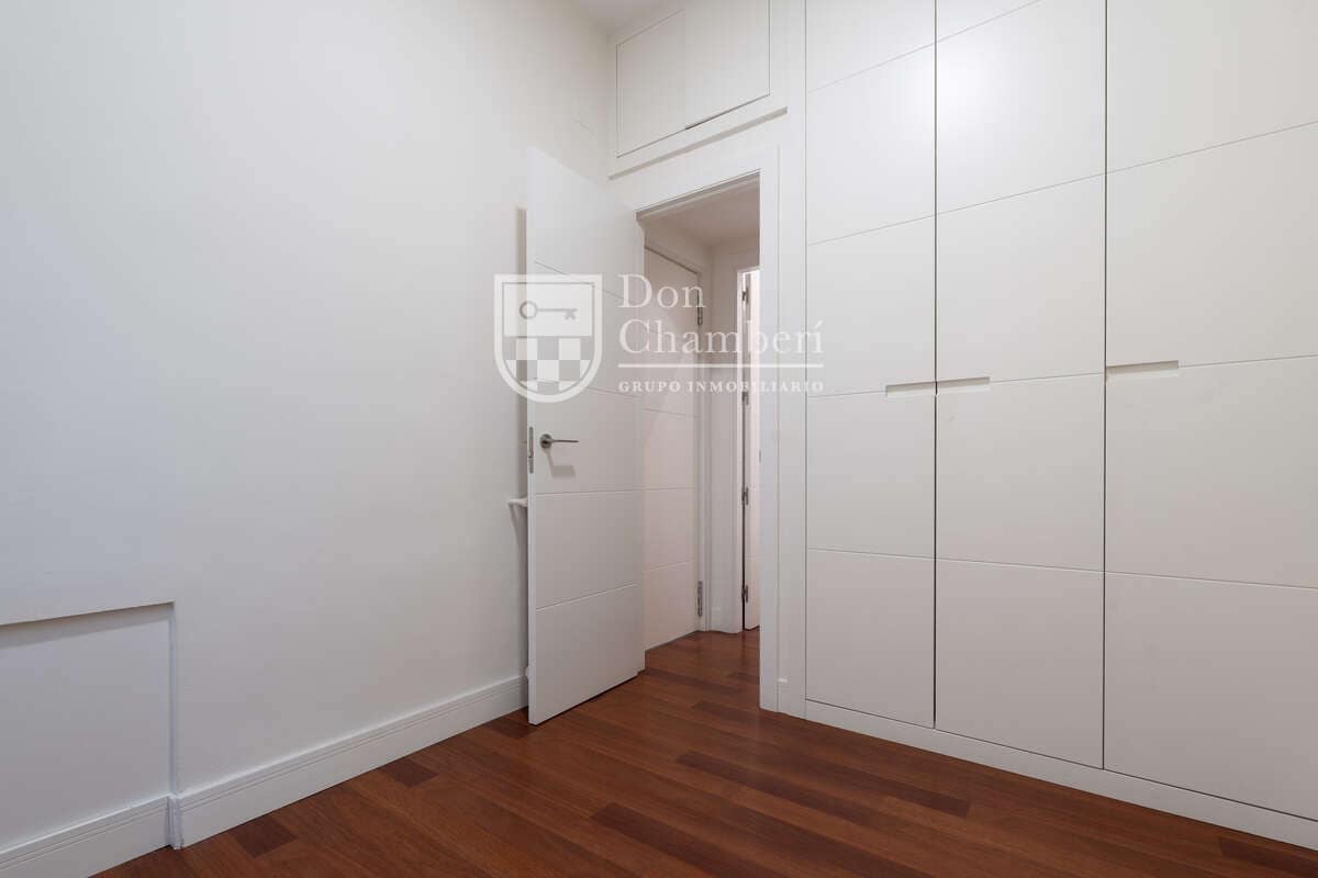 6 makuuhuone Asunto vuokrattavana paikassa Madrid kaupunki - 3 400 € (Ref: 9416137)