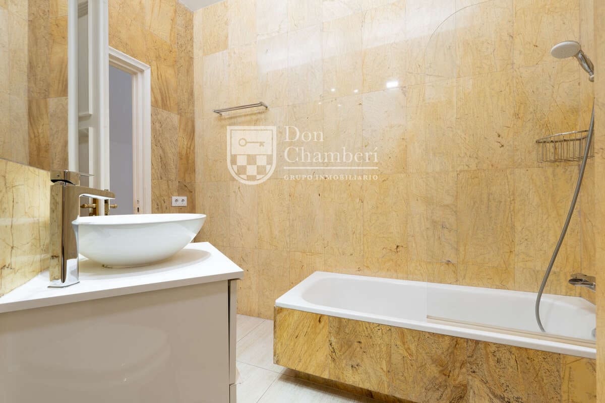 6 makuuhuone Asunto vuokrattavana paikassa Madrid kaupunki - 3 400 € (Ref: 9416137)