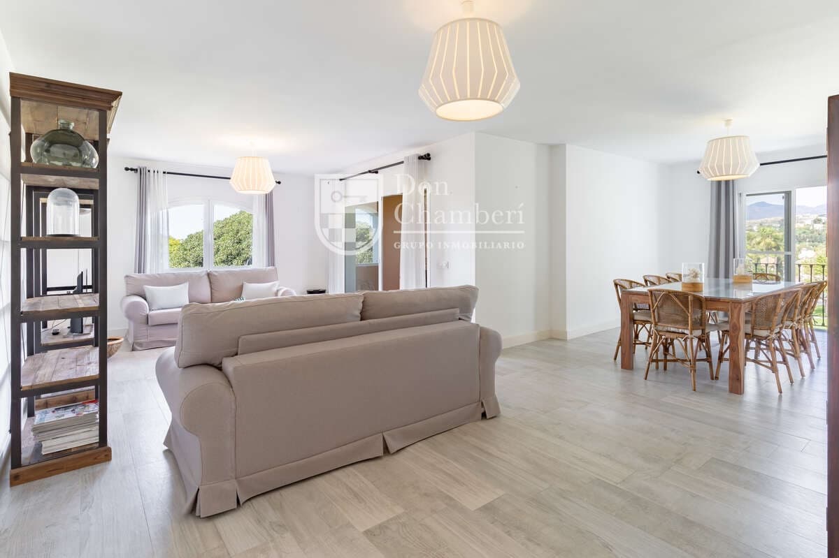 2 bedroom Flat for sale in San Pedro de Alcantara with pool - € 530,000 (Ref: 9416149)