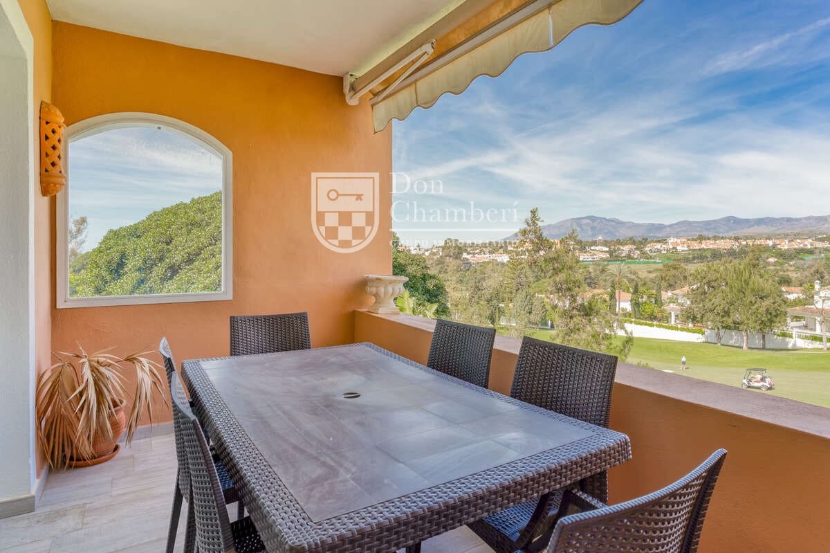 2 bedroom Flat for sale in San Pedro de Alcantara with pool - € 530,000 (Ref: 9416149)