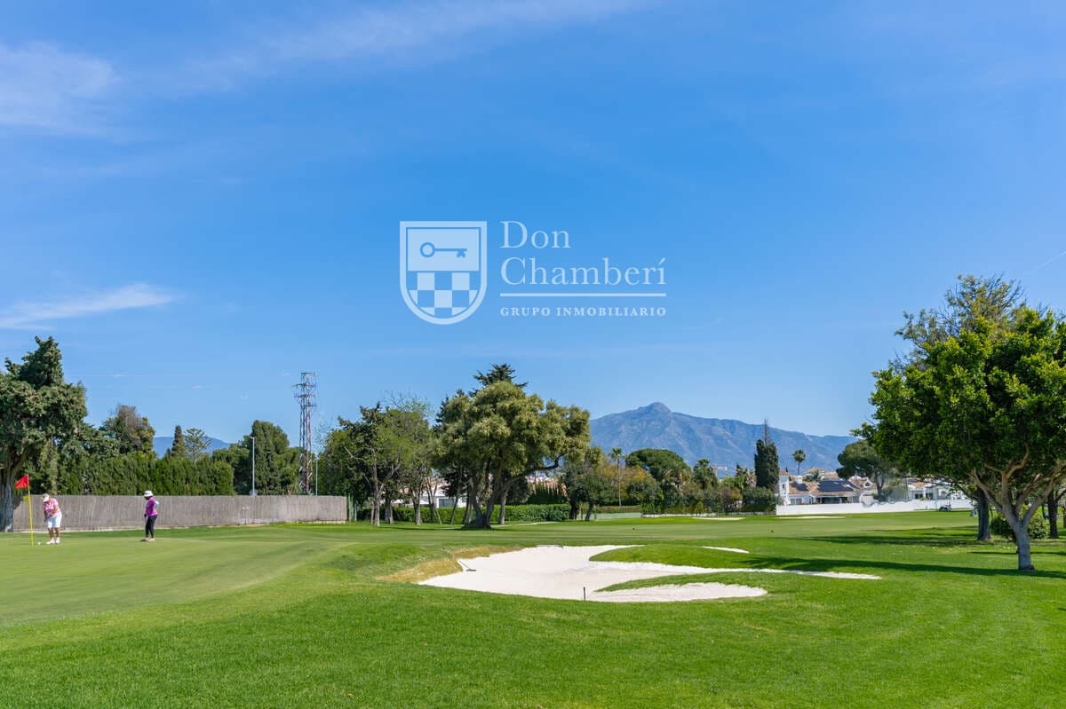 2 bedroom Flat for sale in San Pedro de Alcantara with pool - € 530,000 (Ref: 9416149)