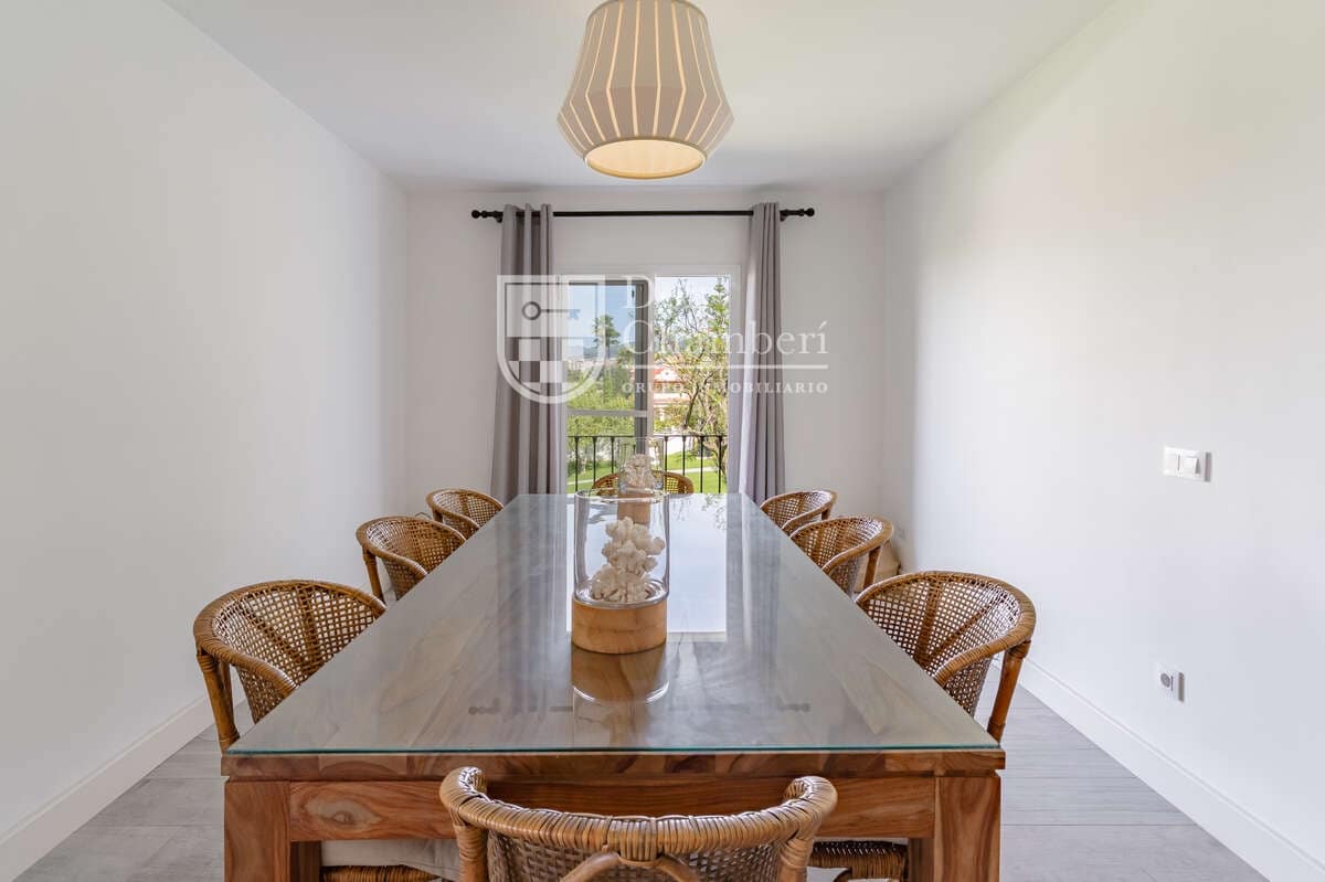 2 bedroom Flat for sale in San Pedro de Alcantara with pool - € 530,000 (Ref: 9416149)