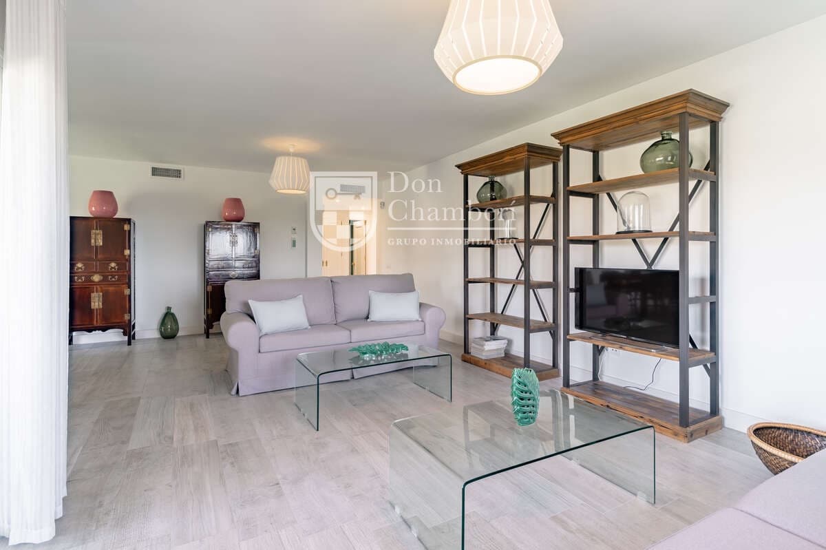 2 bedroom Flat for sale in San Pedro de Alcantara with pool - € 530,000 (Ref: 9416149)