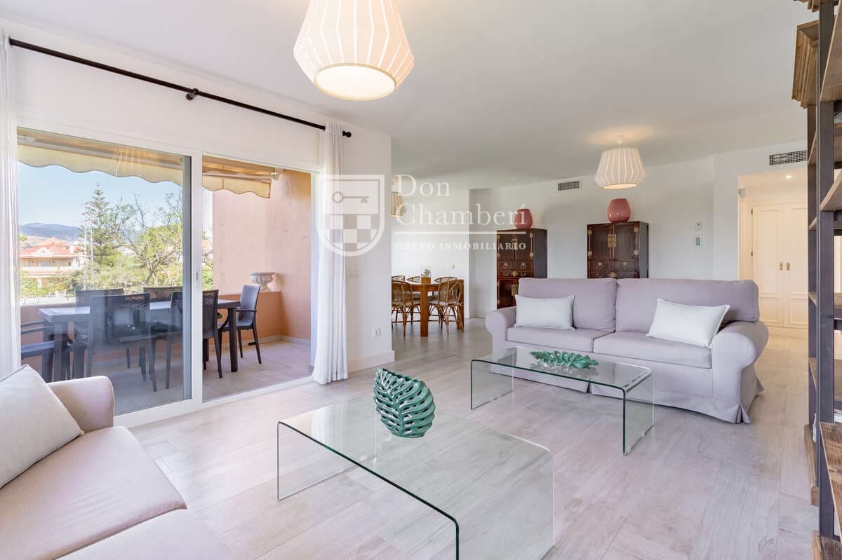 2 bedroom Flat for sale in San Pedro de Alcantara with pool - € 530,000 (Ref: 9416149)