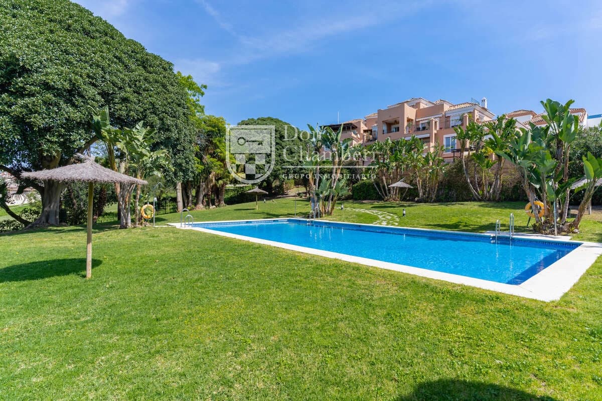 2 bedroom Flat for sale in San Pedro de Alcantara with pool - € 530,000 (Ref: 9416149)