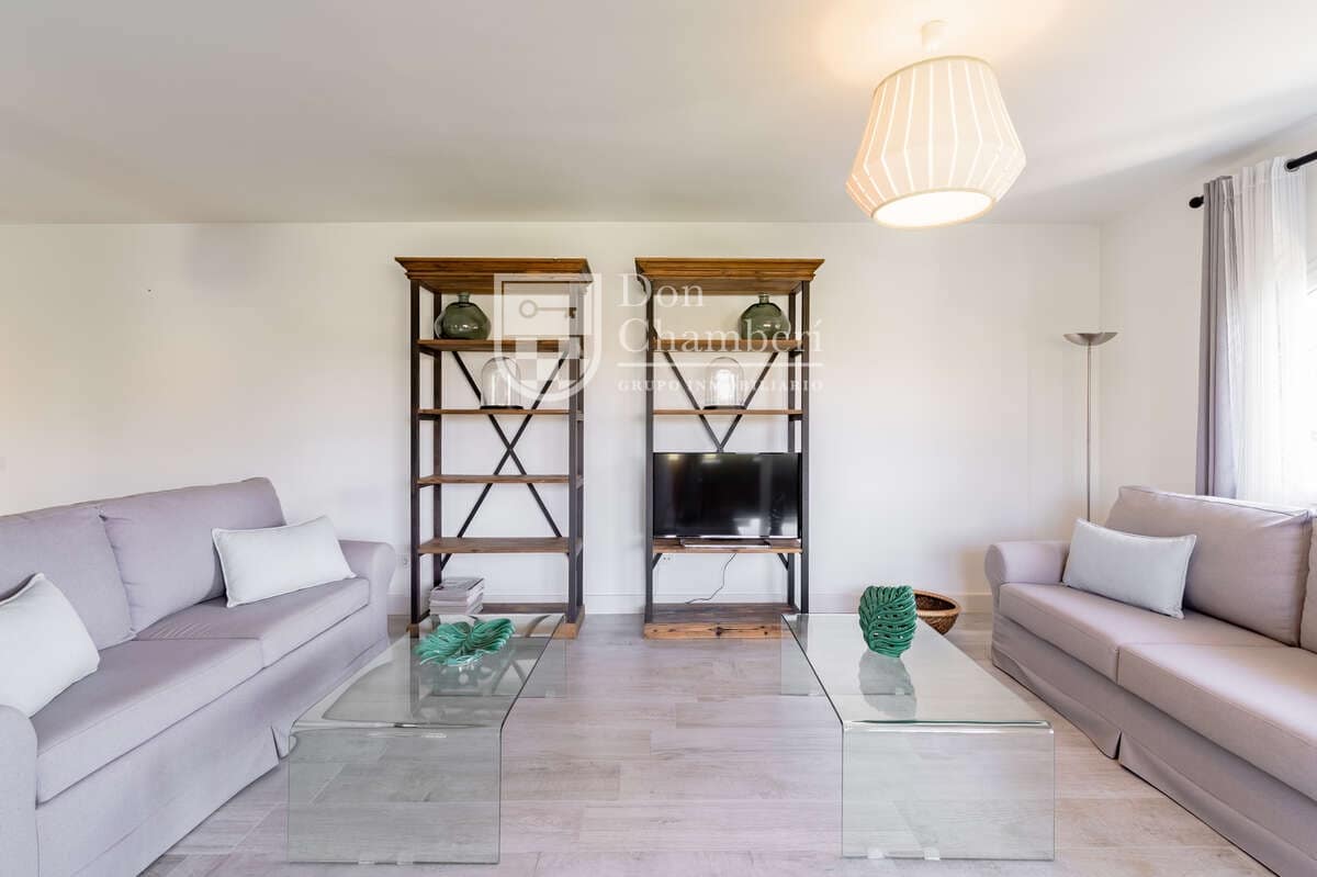 2 bedroom Flat for sale in San Pedro de Alcantara with pool - € 530,000 (Ref: 9416149)