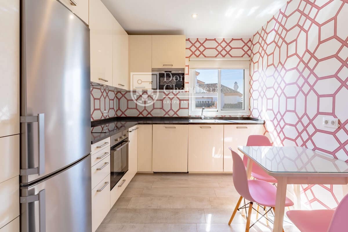 2 bedroom Flat for sale in San Pedro de Alcantara with pool - € 530,000 (Ref: 9416149)