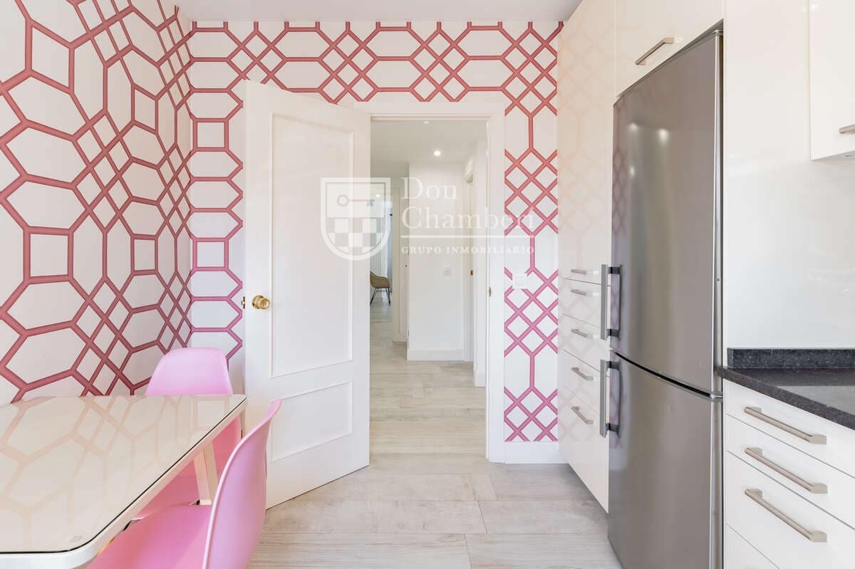 2 bedroom Flat for sale in San Pedro de Alcantara with pool - € 530,000 (Ref: 9416149)