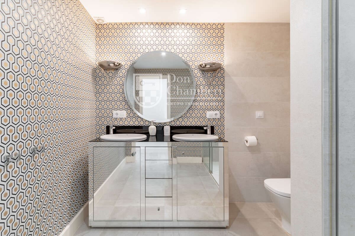 2 bedroom Flat for sale in San Pedro de Alcantara with pool - € 530,000 (Ref: 9416149)