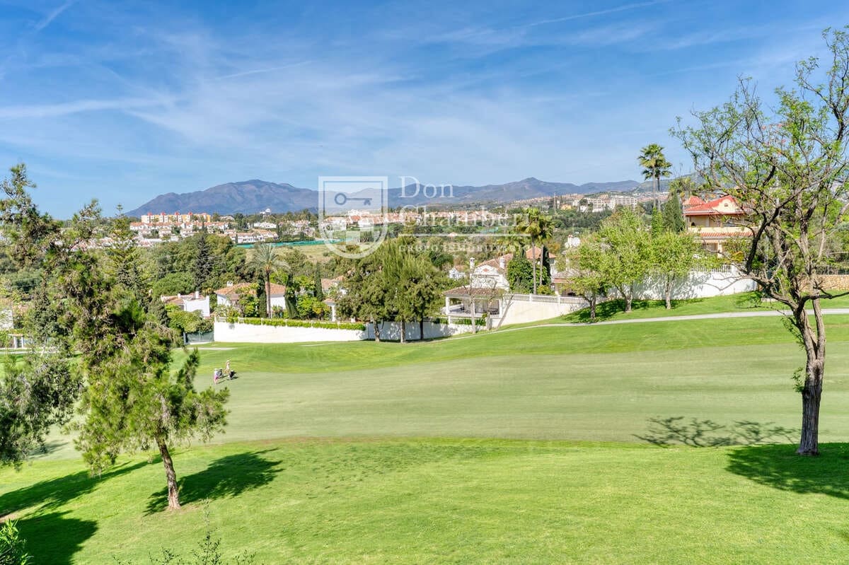 2 bedroom Flat for sale in San Pedro de Alcantara with pool - € 530,000 (Ref: 9416149)