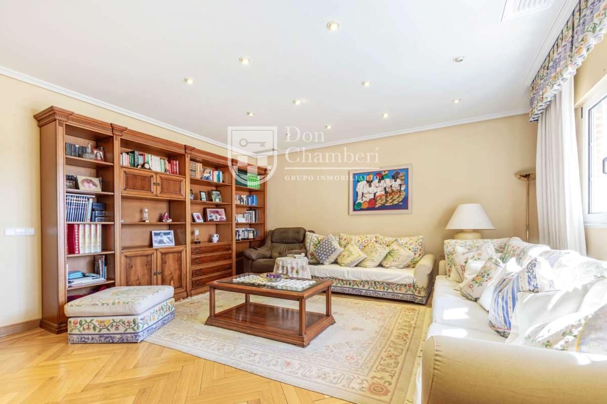 5 chambre Villa/Maison à vendre à Villaviciosa de Odon avec piscine garage - 1 250 000 € (Ref: 9416154)