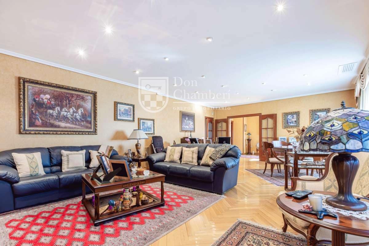 5 chambre Villa/Maison à vendre à Villaviciosa de Odon avec piscine garage - 1 250 000 € (Ref: 9416154)