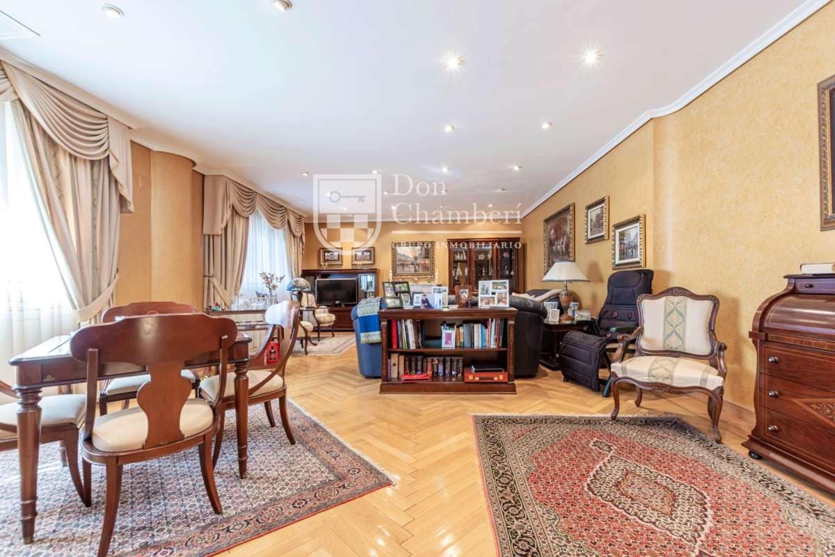 5 soverom Villa til salgs i Villaviciosa de Odon med svømmebasseng garasje - € 1 250 000 (Ref: 9416154)