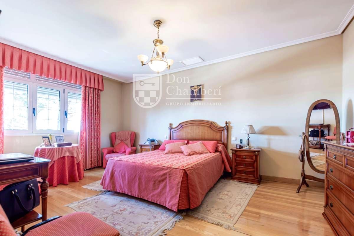 5 soverom Villa til salgs i Villaviciosa de Odon med svømmebasseng garasje - € 1 250 000 (Ref: 9416154)