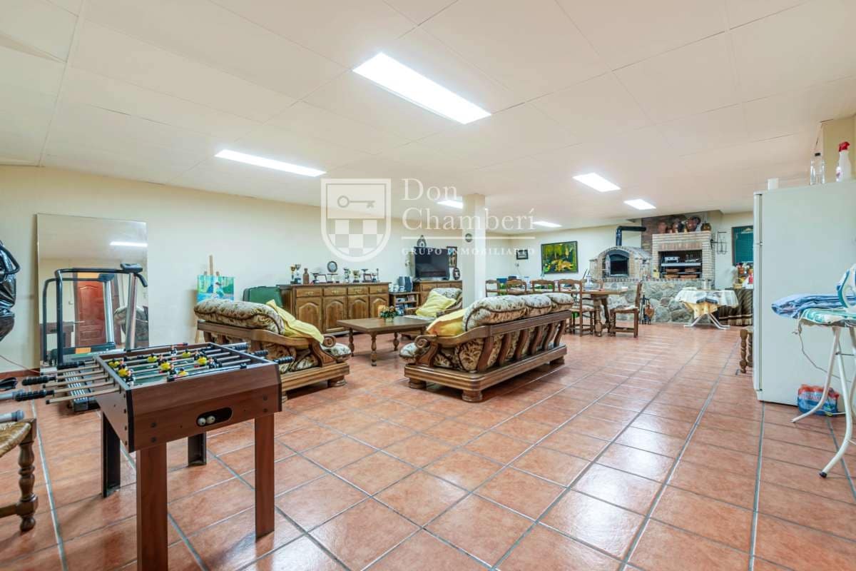 5 soverom Villa til salgs i Villaviciosa de Odon med svømmebasseng garasje - € 1 250 000 (Ref: 9416154)