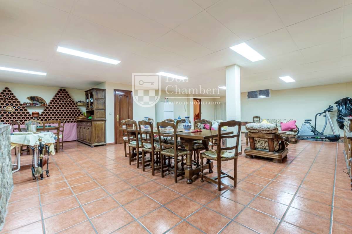 5 soverom Villa til salgs i Villaviciosa de Odon med svømmebasseng garasje - € 1 250 000 (Ref: 9416154)