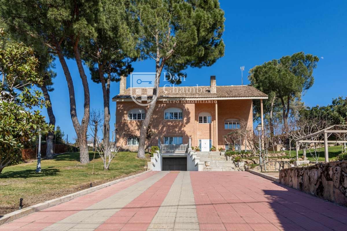 5 soverom Villa til salgs i Villaviciosa de Odon med svømmebasseng garasje - € 1 250 000 (Ref: 9416154)