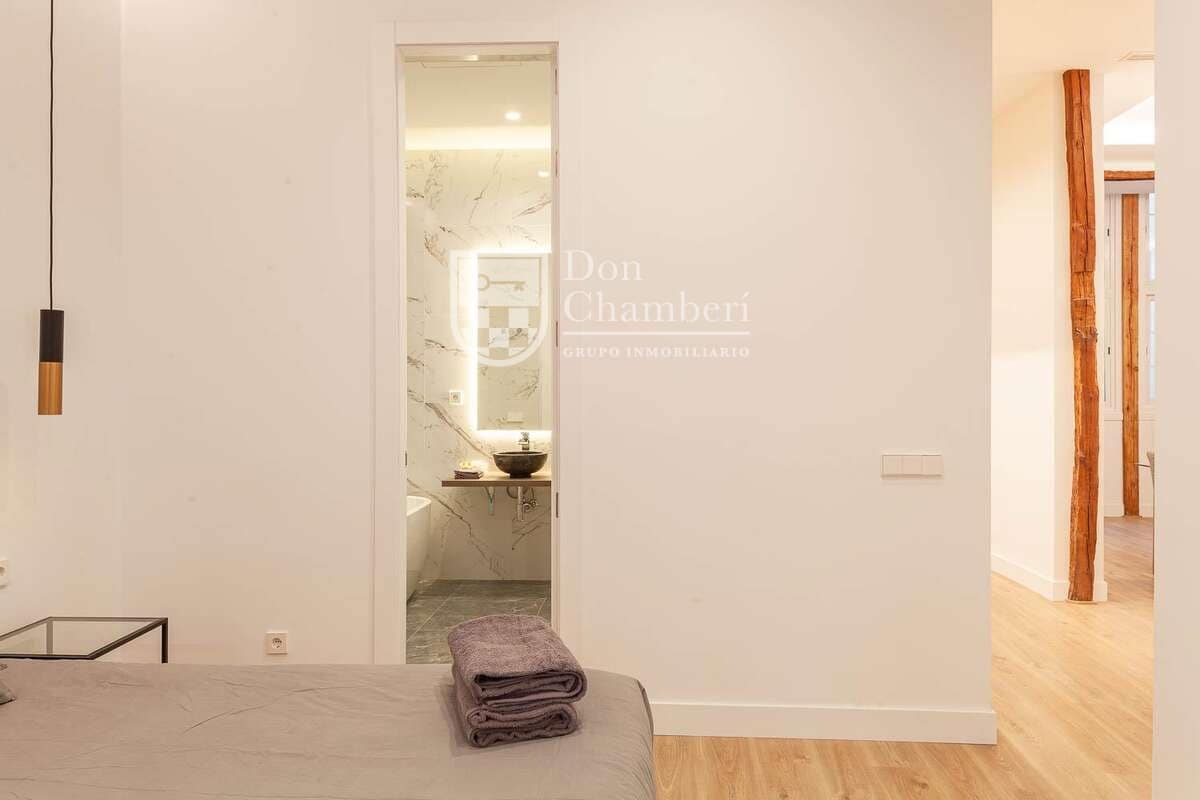 3 bedroom Flat for sale in Madrid city - € 989,000 (Ref: 9416156)