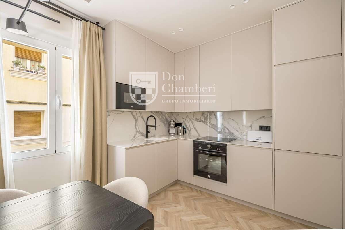 3 soveværelse Lejlighed til salg i Madrid by - € 959.000 (Ref: 9416160)