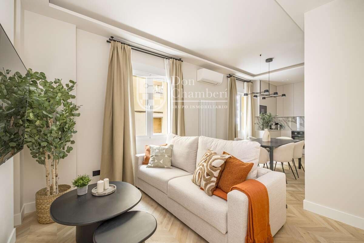 3 soveværelse Lejlighed til salg i Madrid by - € 959.000 (Ref: 9416160)