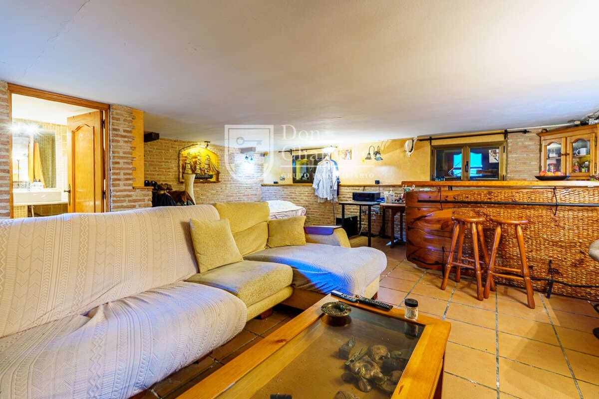 Chalet de 2 habitaciones en El Viso de San Juan en venta con piscina garaje - 276.000 € (Ref: 9424214)