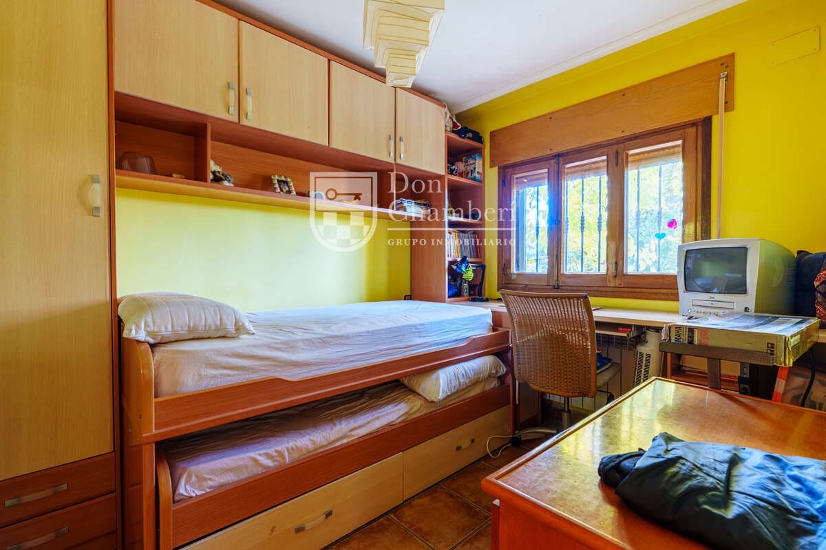 Chalet de 2 habitaciones en El Viso de San Juan en venta con piscina garaje - 276.000 € (Ref: 9424214)