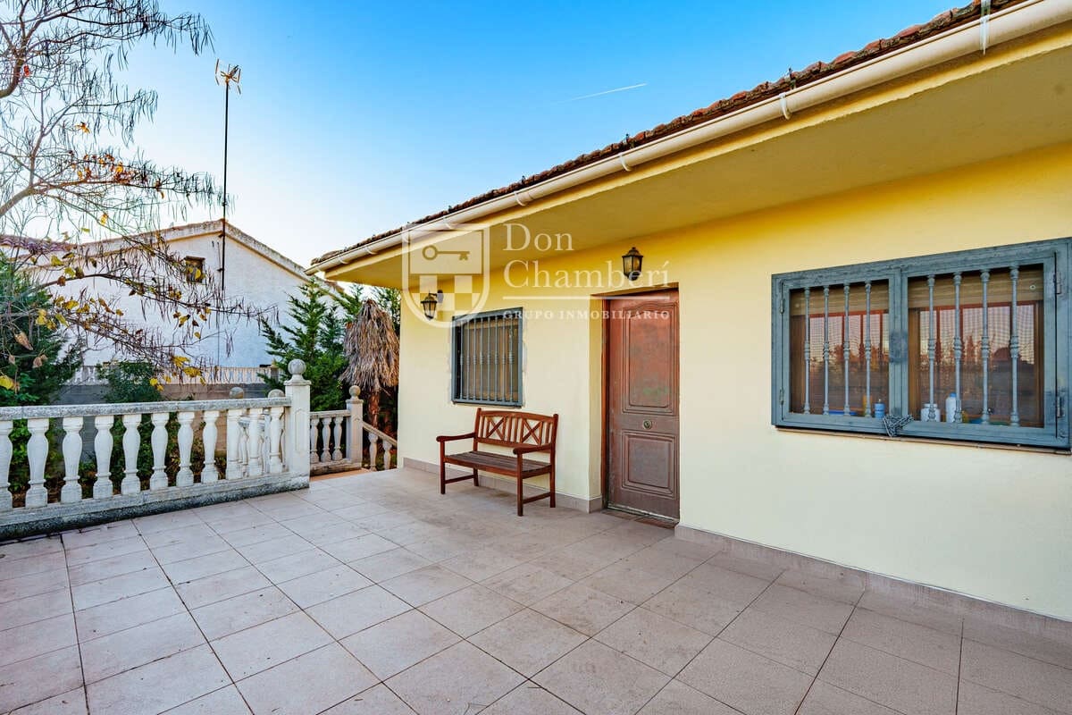 Chalet de 2 habitaciones en El Viso de San Juan en venta con piscina garaje - 276.000 € (Ref: 9424214)