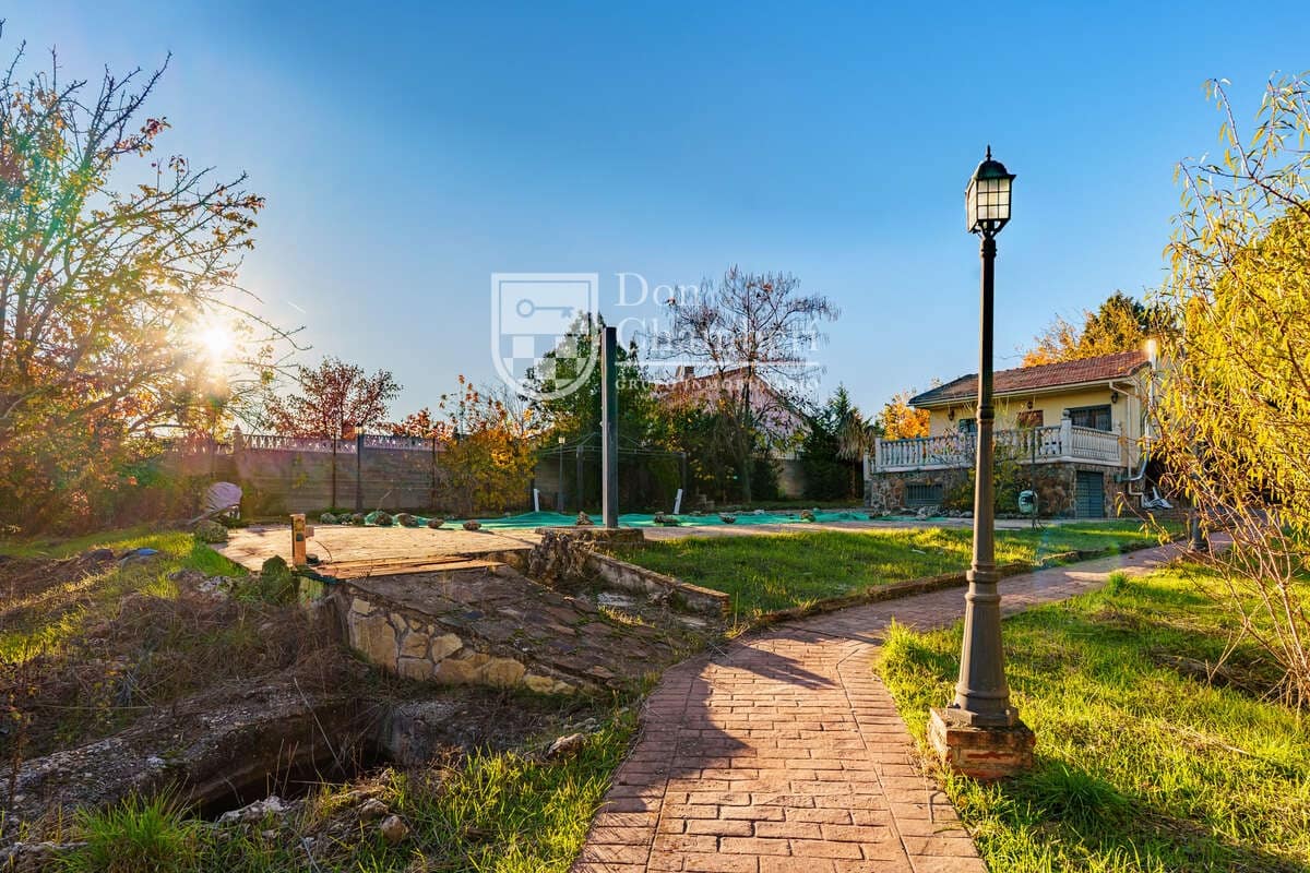 Chalet de 2 habitaciones en El Viso de San Juan en venta con piscina garaje - 276.000 € (Ref: 9424214)