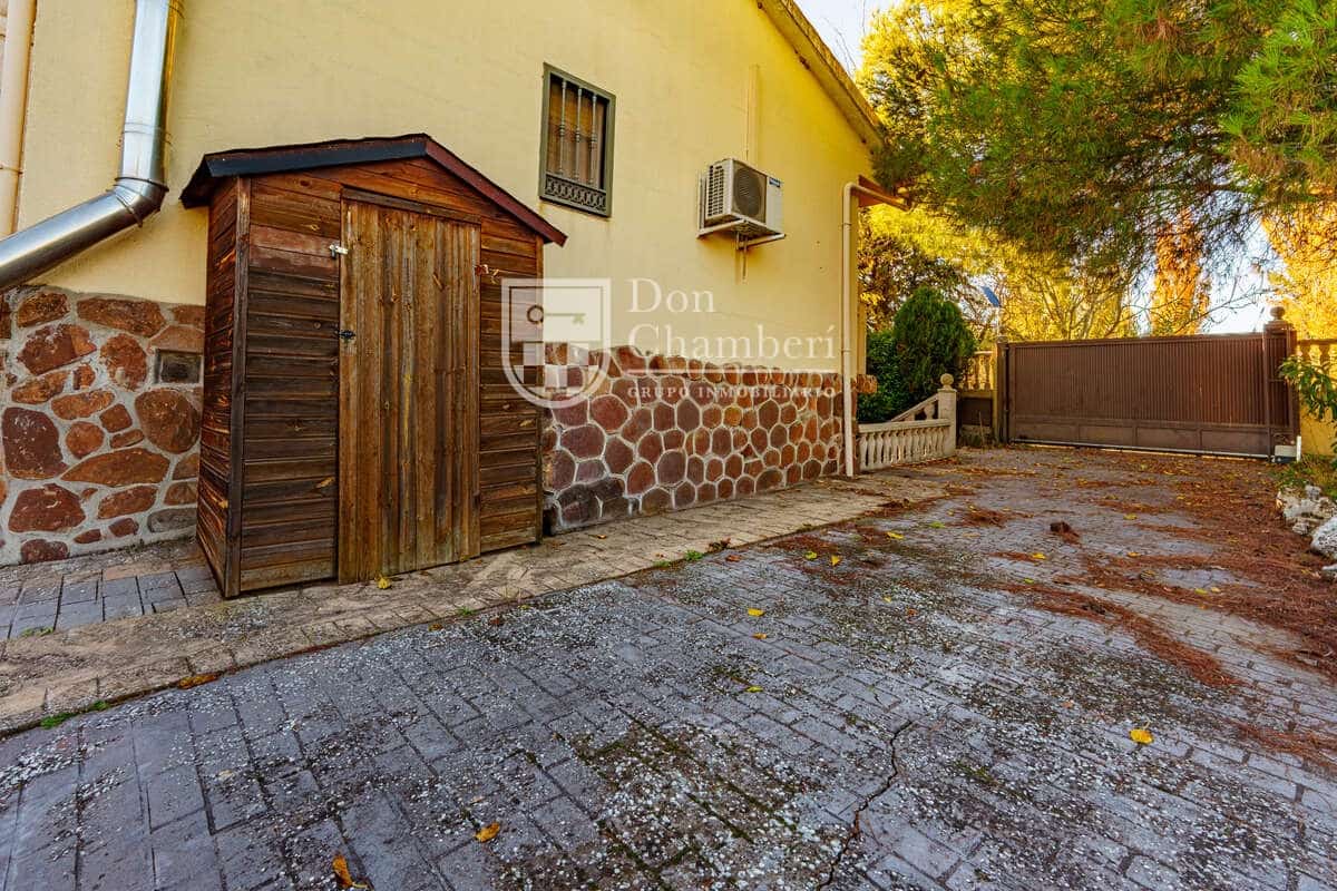 Chalet de 2 habitaciones en El Viso de San Juan en venta con piscina garaje - 276.000 € (Ref: 9424214)
