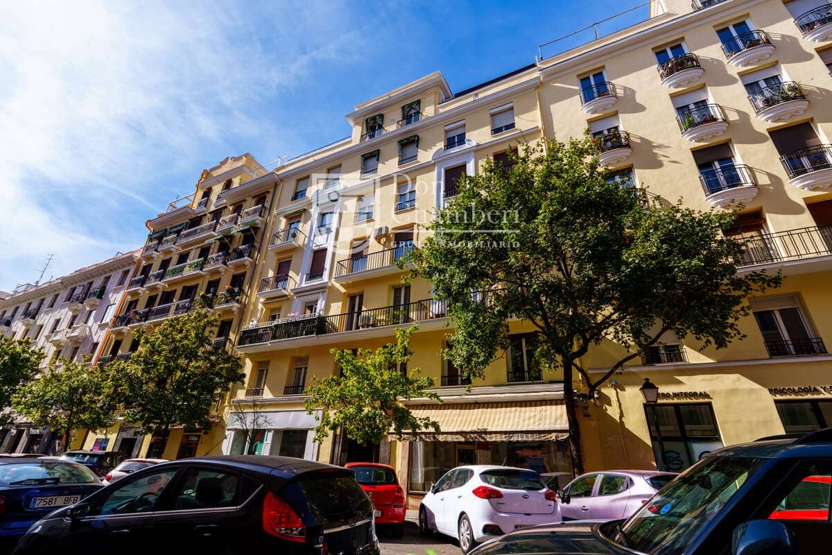 2 soveværelse Lejlighed til salg i Madrid by - € 409.000 (Ref: 9448845)