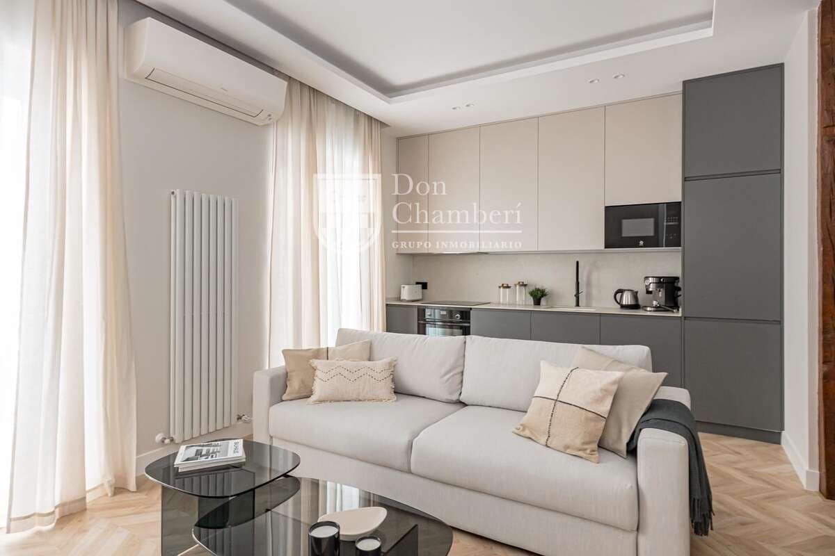 3 slaapkamer Flat te huur in Madrid stad - € 4.400 (Ref: 9448847)