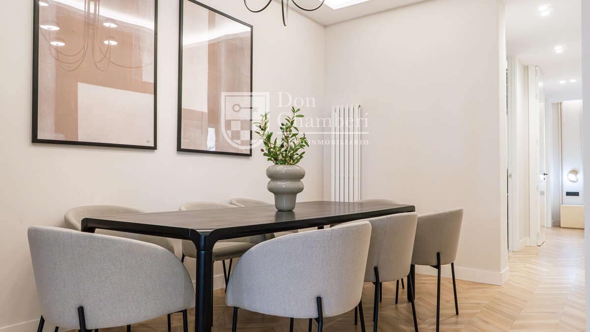 3 slaapkamer Flat te huur in Madrid stad - € 4.400 (Ref: 9448847)