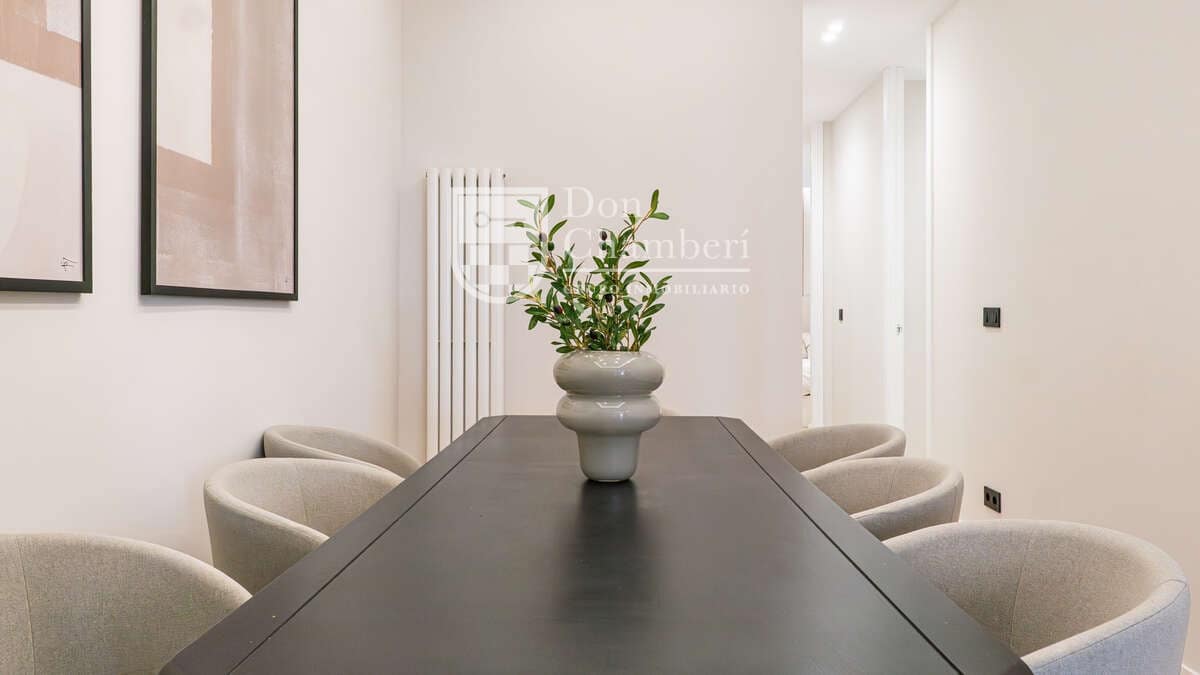 3 slaapkamer Flat te huur in Madrid stad - € 4.400 (Ref: 9448847)