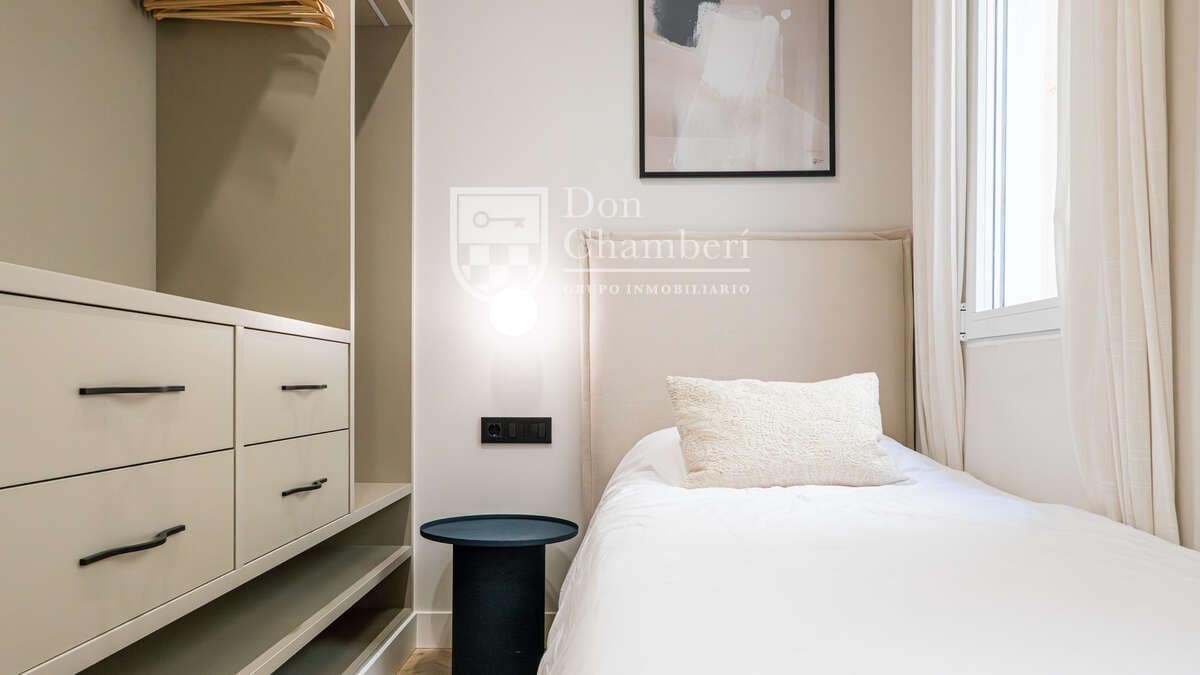 3 slaapkamer Flat te huur in Madrid stad - € 4.400 (Ref: 9448847)