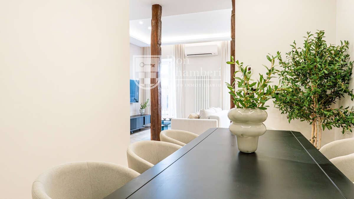 3 slaapkamer Flat te huur in Madrid stad - € 4.400 (Ref: 9448847)