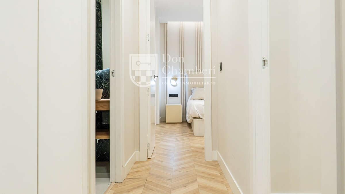 3 slaapkamer Flat te huur in Madrid stad - € 4.400 (Ref: 9448847)